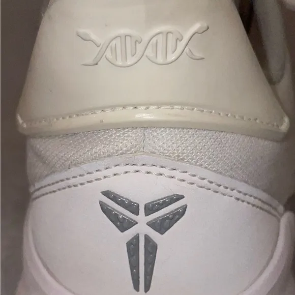 Nike Men’s Kobe Bryant Mamba Fury White/Grey Basketball Athletic Shoes S…