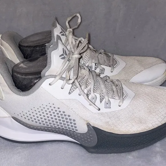 Nike Men’s Kobe Bryant Mamba Fury White/Grey Basketball Athletic Shoes S…