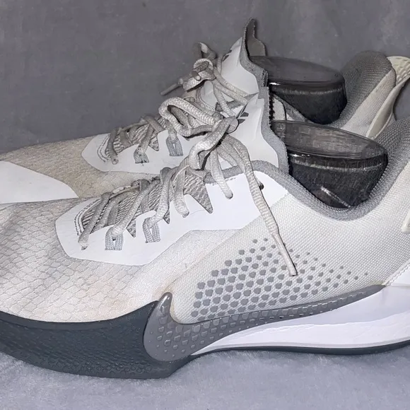 Nike Men’s Kobe Bryant Mamba Fury White/Grey Basketball Athletic Shoes S…