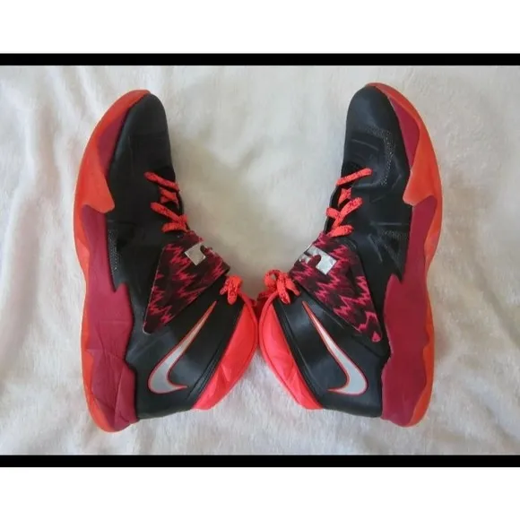 Nike Mens Lebron James Soldier VII 609679-005 Sz 10.5 Basketball Shoes Black