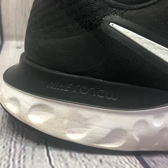 Nike renew black