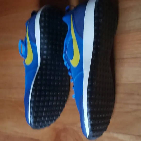NIKE Running Shoes Medium Blue and  University Gold size 12 active comfort