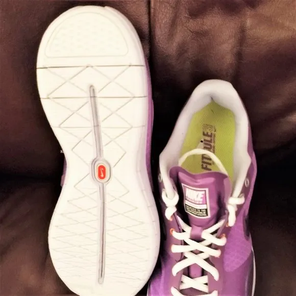 Nike shoes NEW women 9 run athletic purple new flywire Discount Shipping!!