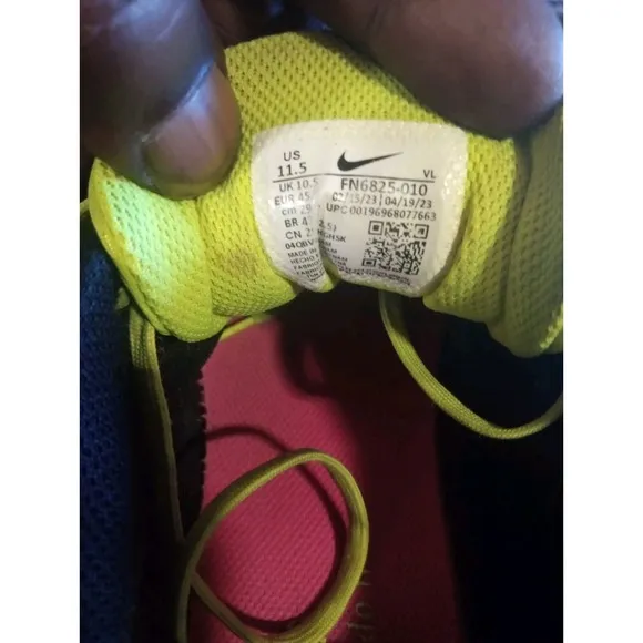 Nike Sneakers Men's Air Winflo 10 Black Volt Hyper Pink FN6825-010  Size 11.5
