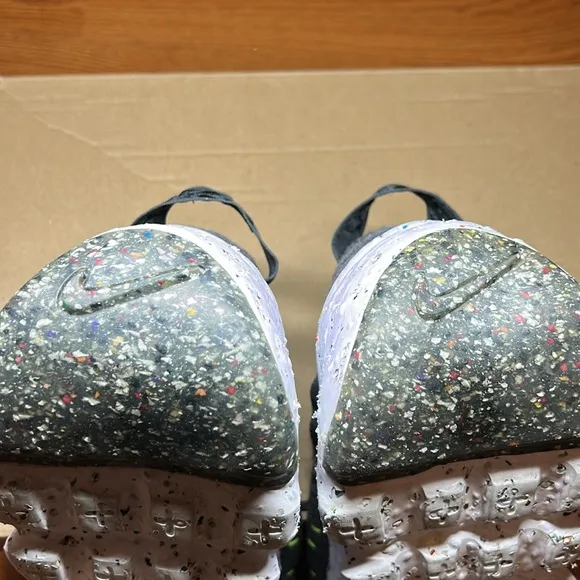 NIKE SPACE HIPPIE 04 Shoes. Size men US 10.5, women US 12.