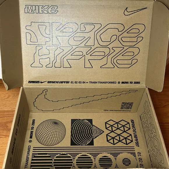 NIKE SPACE HIPPIE 04 Shoes. Size men US 10.5, women US 12.