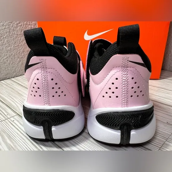 Nike team hustle‎ d 11 big kids basketball shoes sneakers pink 5.5Y DV8996 600