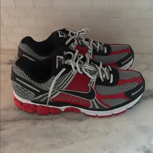 Nike VOMERO 5 BOWERMAN SERIES Red and Black Athletic Shoes NWT