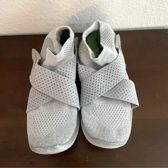 Nike Womens Shoes Free RN Motion Flyknit Size 7 Athletic Running