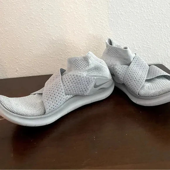 Nike Womens Shoes Free RN Motion Flyknit Size 7 Athletic Running
