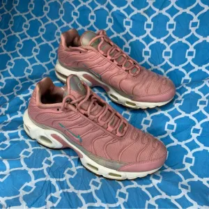 Nike Youth size 7y Air Max Plus SE Red stardust GS soft pink iridescent running