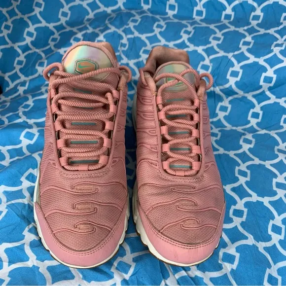 Nike Youth size 7y Air Max Plus SE Red stardust GS soft pink iridescent running