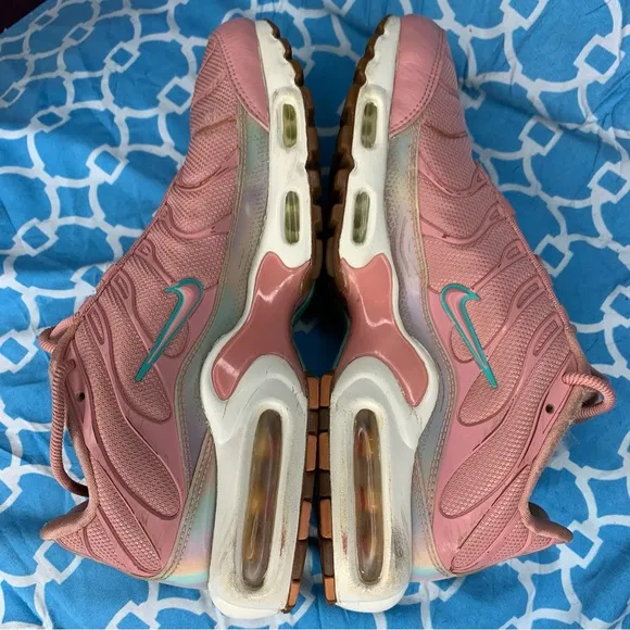 Nike Youth size 7y Air Max Plus SE Red stardust GS soft pink iridescent running