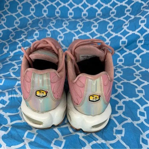 Nike Youth size 7y Air Max Plus SE Red stardust GS soft pink iridescent running