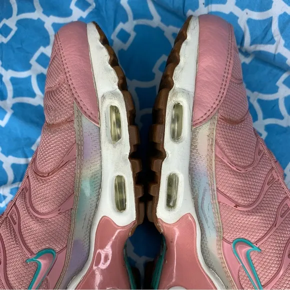 Nike Youth size 7y Air Max Plus SE Red stardust GS soft pink iridescent running