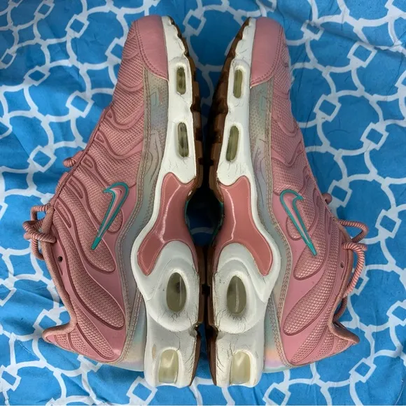 Nike Youth size 7y Air Max Plus SE Red stardust GS soft pink iridescent running