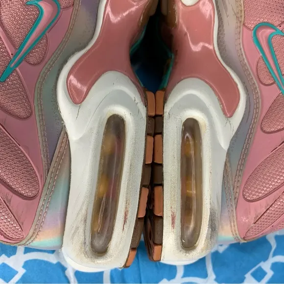 Nike Youth size 7y Air Max Plus SE Red stardust GS soft pink iridescent running
