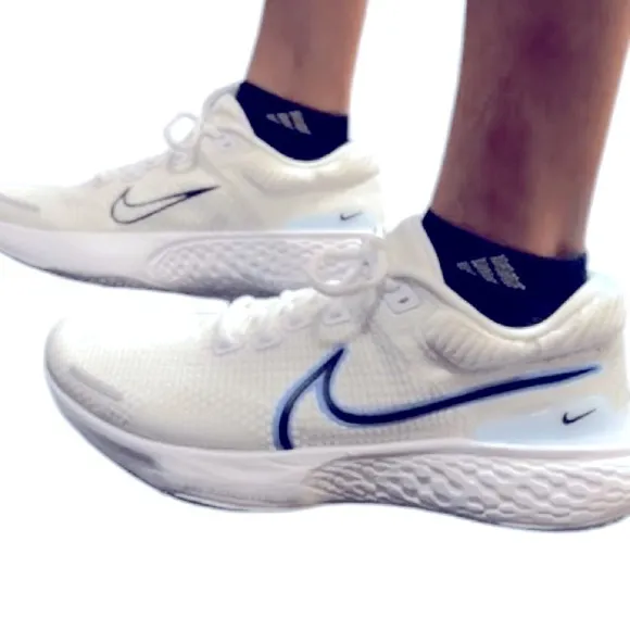 Nike ZoomX Invincible Run Flyknit 2 White University Blue DH5425-100 Sz 7.5 Men