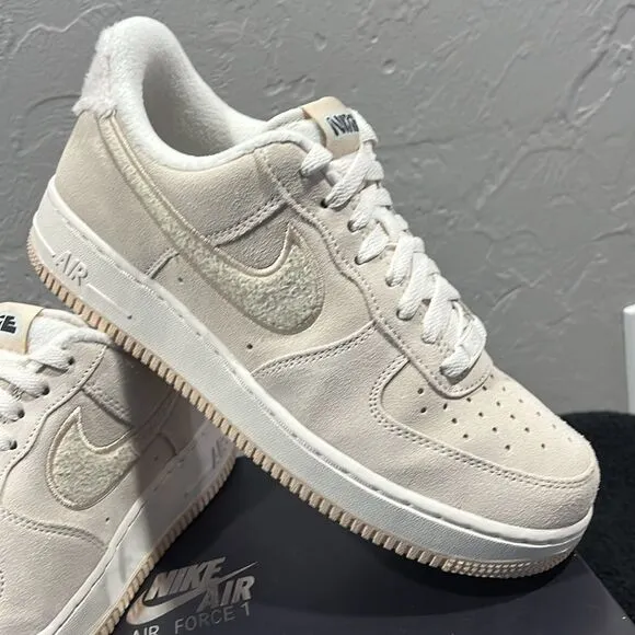 🔥🔥NIKE Air Force 1 '07 SE Sanddrift Beige Fuzzy Sneakers Women Sz 10 - PERFECT