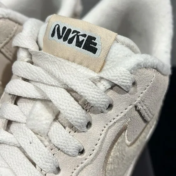 🔥🔥NIKE Air Force 1 '07 SE Sanddrift Beige Fuzzy Sneakers Women Sz 10 - PERFECT