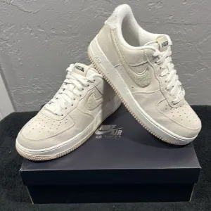 🔥🔥NIKE Air Force 1 '07 SE Sanddrift Beige Fuzzy Sneakers Women Sz 10 - PERFECT