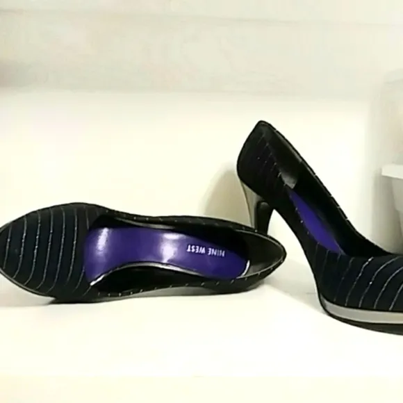 Nine West Metallic Pinstripes Dark Gray Gunmetal Heel &amp; Platform Size 9.5