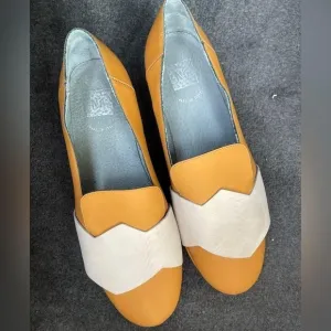 NK NWOT Nikita King Leather Platform Loafers Beautiful Yellow Ochre Size 39