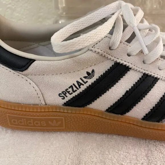 NWB Women Adidas Spezial Beige 100% Suede Athletic Sneakers Shoes Size 6.5-7