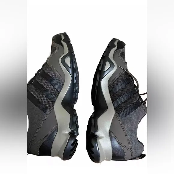 NWOB Adidas Mens 9 Terrex Adiprene Brown CM7726 shoes