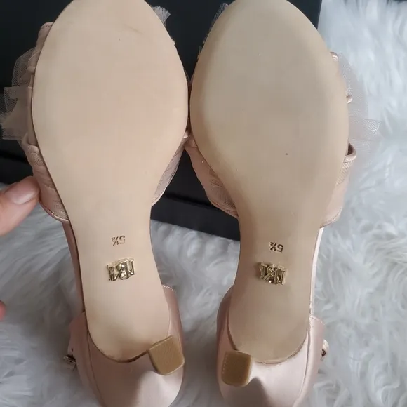 NWOB Badgley Mischka 'Terris' Heeled Tulle/ Bow/ Poof Sandal, Size 5.5