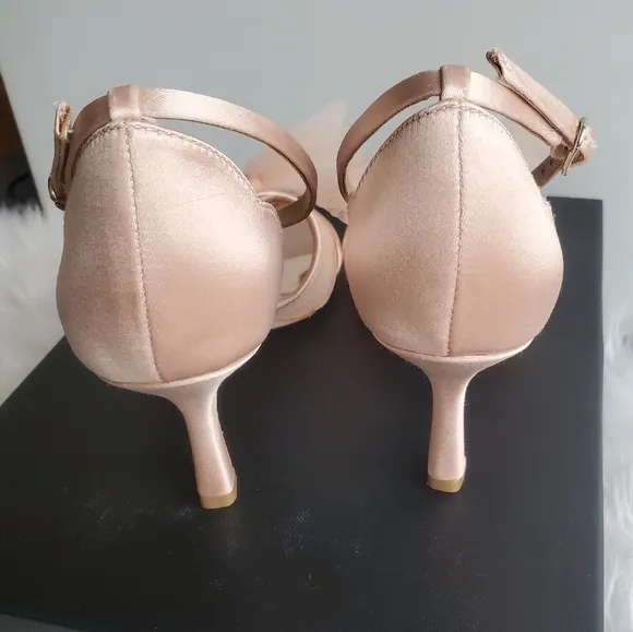 NWOB Badgley Mischka 'Terris' Heeled Tulle/ Bow/ Poof Sandal, Size 5.5