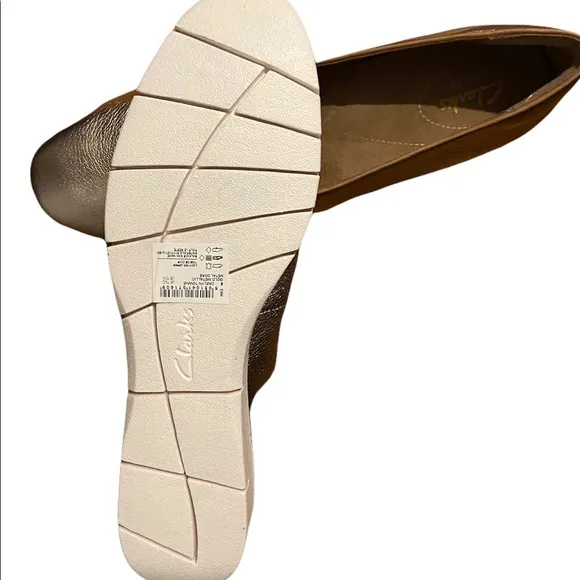 NWOB Clarks Gold Leather Daelyn Towne Size 10 Small Contrast Wedge Heel Shoes.