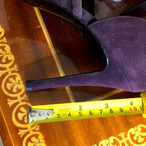 NWOB Escada 38 Plum Suede Heels