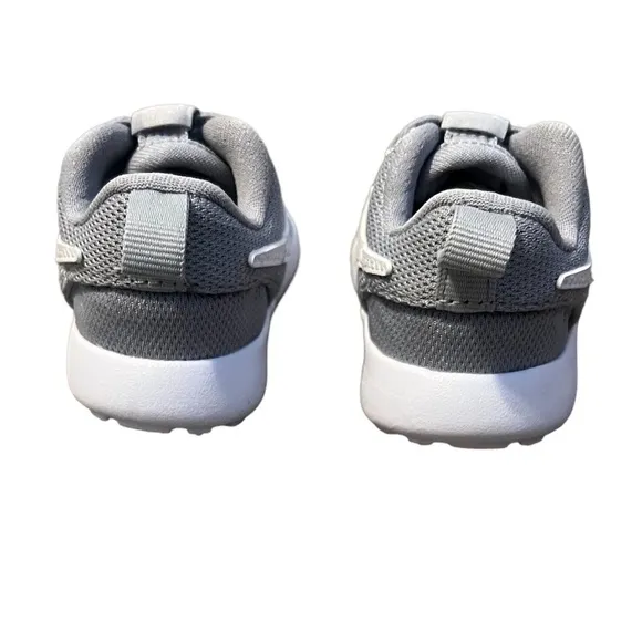 NWOB Nike Unisex Baby Shoes Size 2c