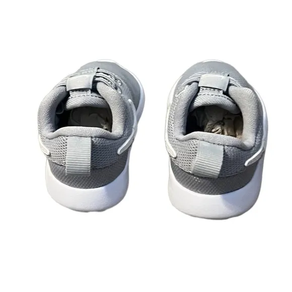 NWOB Nike Unisex Baby Shoes Size 2c