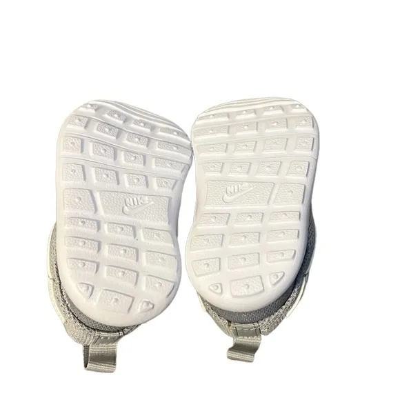 NWOB Nike Unisex Baby Shoes Size 2c