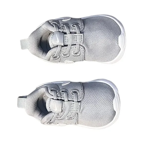 NWOB Nike Unisex Baby Shoes Size 2c