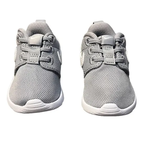 NWOB Nike Unisex Baby Shoes Size 2c