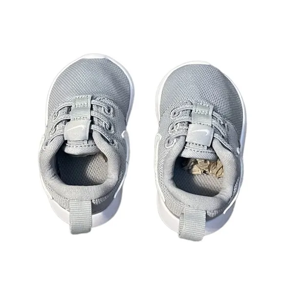NWOB Nike Unisex Baby Shoes Size 2c