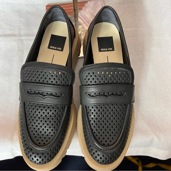 NWOT Dolce Vita Malila Loafers Black Nubuck, Size 7, classic statement shoe