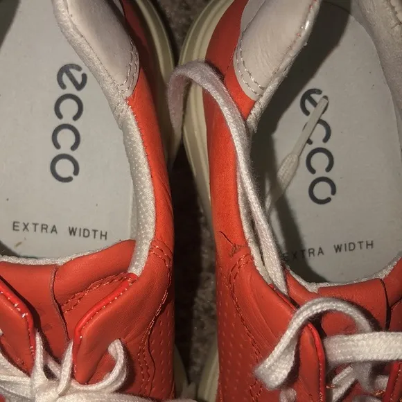 NWOT Ecco Orange Leather Soft 7 Lace Up Sneaker
