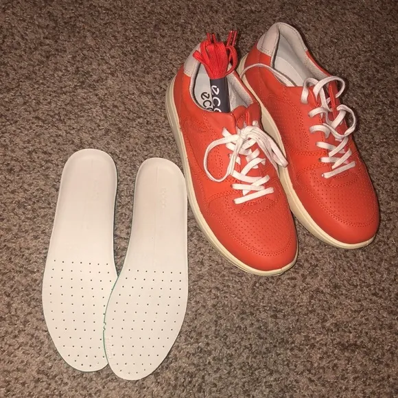 NWOT Ecco Orange Leather Soft 7 Lace Up Sneaker