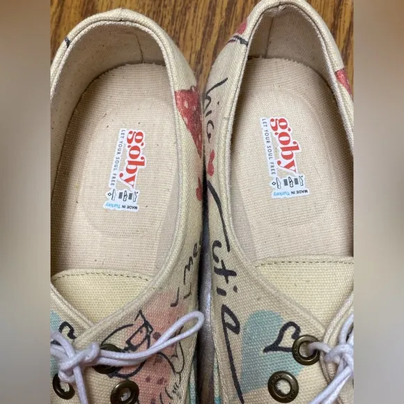 NWOT Goby Chic Cute Sneakers Shoes SZ 10