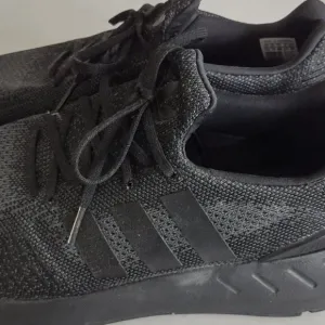 NWOT Men's Black Adidas Swift Run