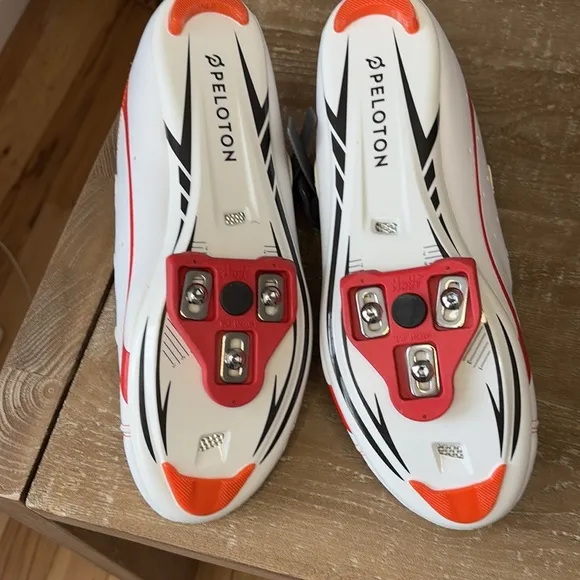 NWOT Peloton spinning shoes sz 43 white with orange men sz 10
