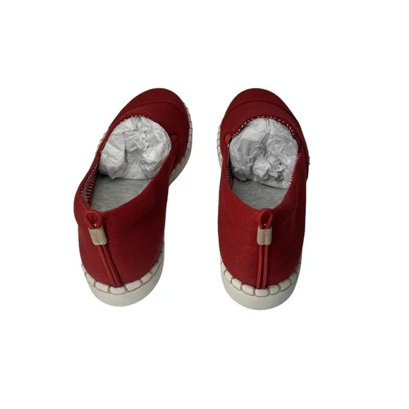 NWT Cloudsteppers by Clarks Women's Red Rouge Slip-on Sneaker Shoes 9