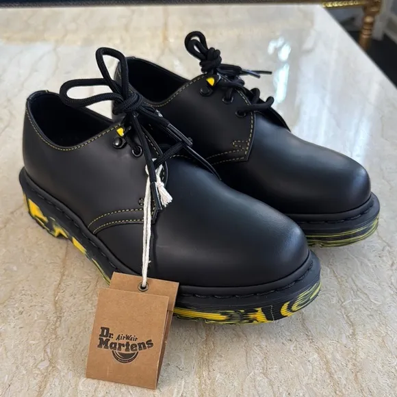 NWT Dr. Martens 1461 Marbled Sole Black Leather Yellow Marble Oxford.
