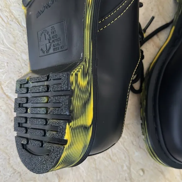 NWT Dr. Martens 1461 Marbled Sole Black Leather Yellow Marble Oxford.