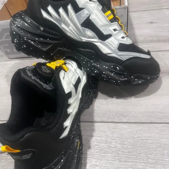 NWT EXSS GLOW IN THE DARK SNEAKERS SHOES NO LACE