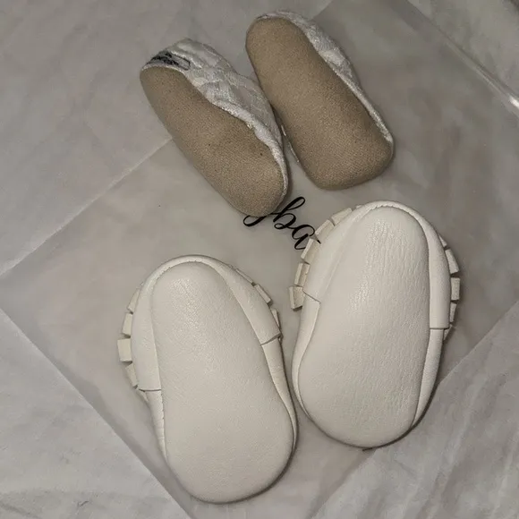 NWT IOB 2 pairs Tinybabysoles newborn shoes lace and genuine leather moccasins